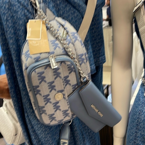 MICHAEL KORS
Maisie Large Logo 2-in-1 Sling Waist Fanny Pack Crossbody 
Denim - Picture 11 of 16